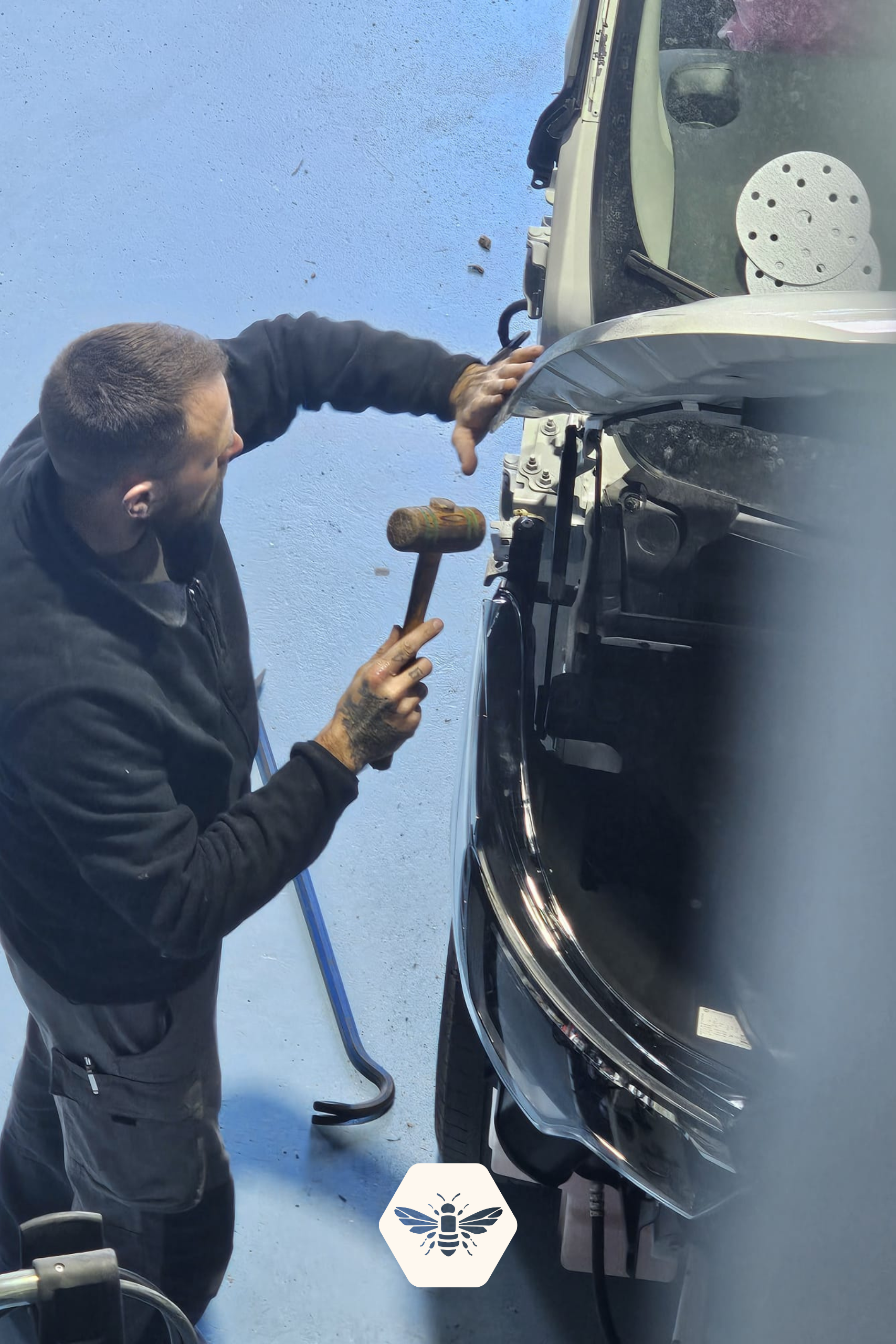 Poste de travail organisé et outils de haute qualité